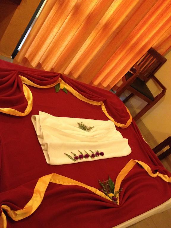 The Sovereign Hotel Kolombo Bagian luar foto