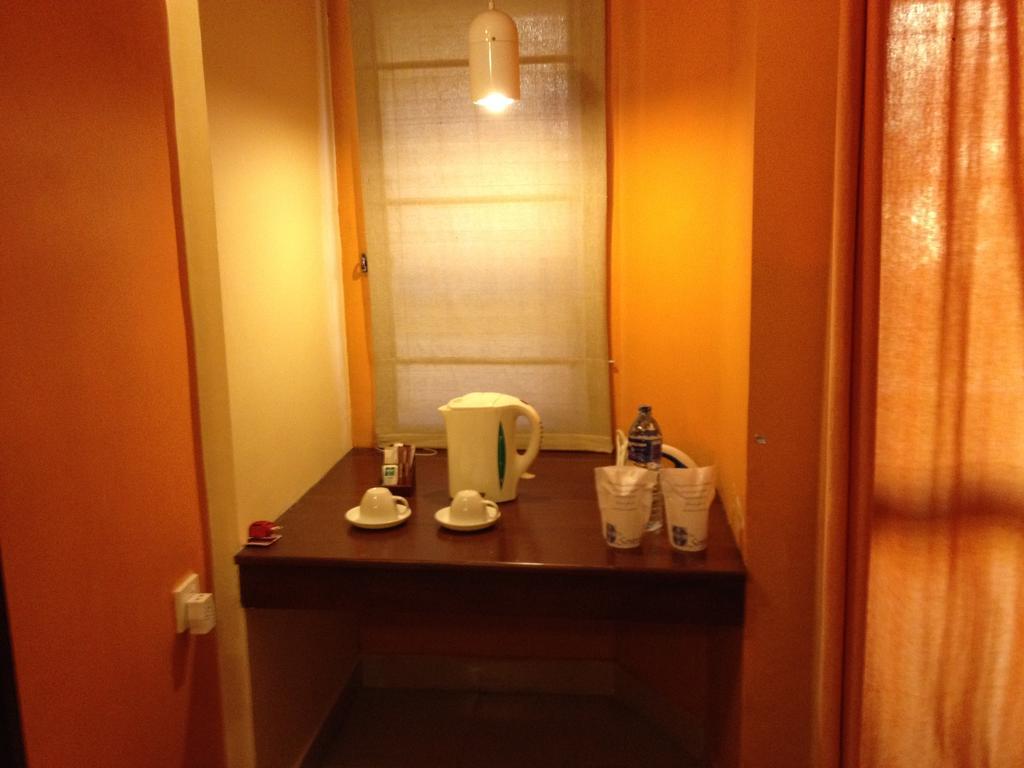 The Sovereign Hotel Kolombo Bagian luar foto