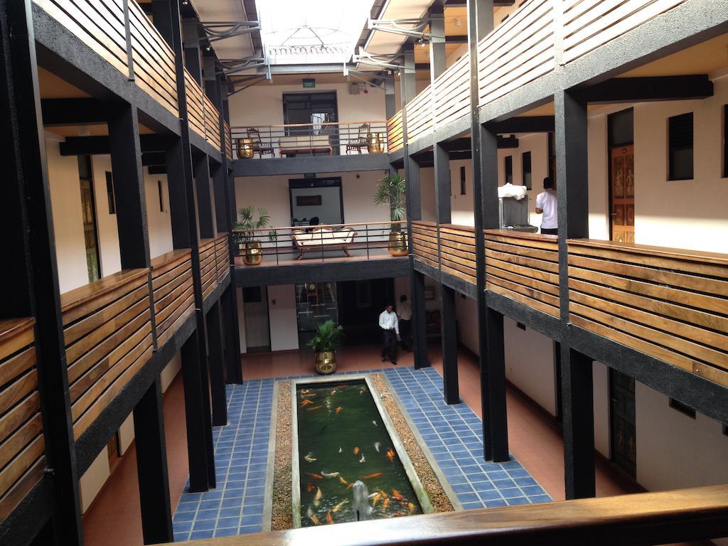 The Sovereign Hotel Kolombo Bagian luar foto